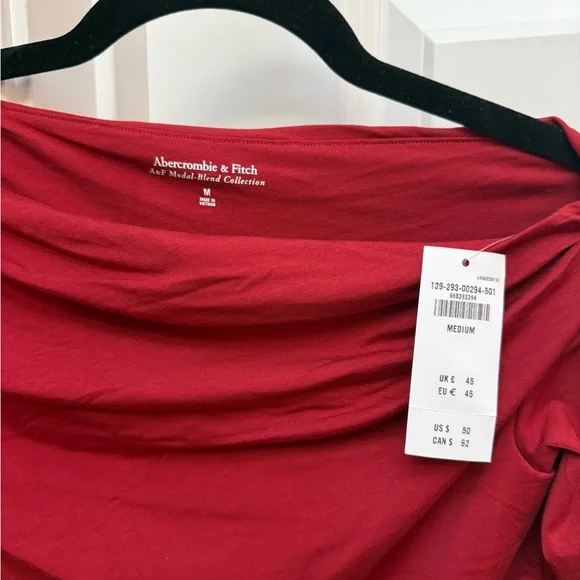 Abercrombie & Fitch— Red One-Shoulder Long Sleeve Top - Picture 3 of 3